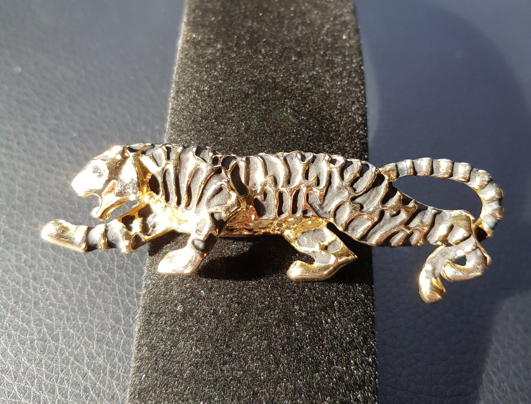 Spille & Fermagli: Gepard Brosche vergoldet – Usato da Wald ZH venduto da Silena02 2