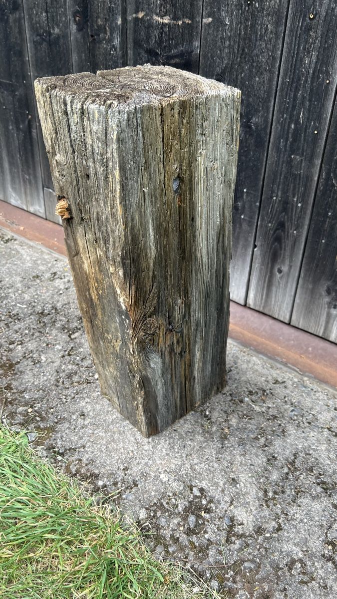 Articoli in legno: Altholzbalken als Standsockel – Usato da Goldiwil (Thun) venduto da Carlo77 2