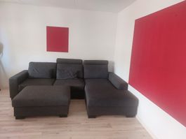 Ecksofa mit Hocker und Stauraum grau