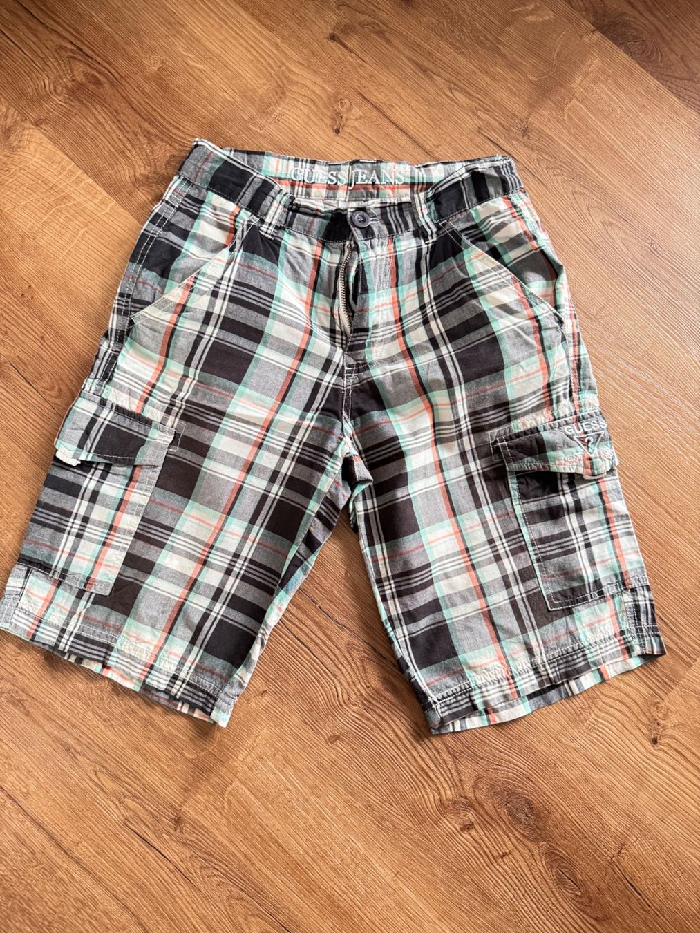 Guess Pantaloni: Marken Shorts – Usato da Frauenfeld venduto da Jacqueline050
