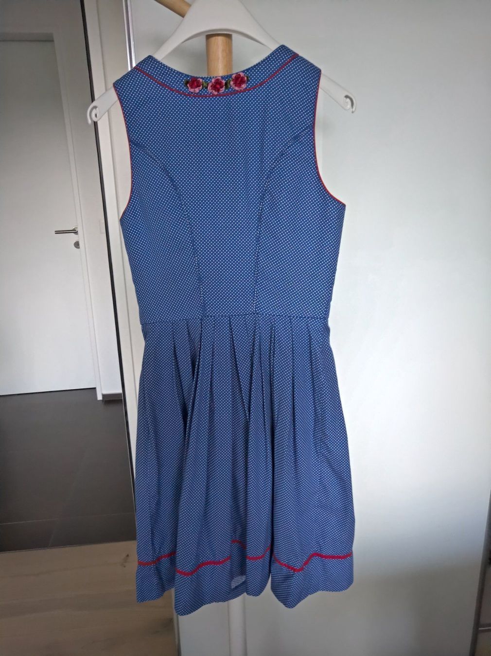 Robes: Dirndl – D'occasion à Salenstein par Silly...0 5