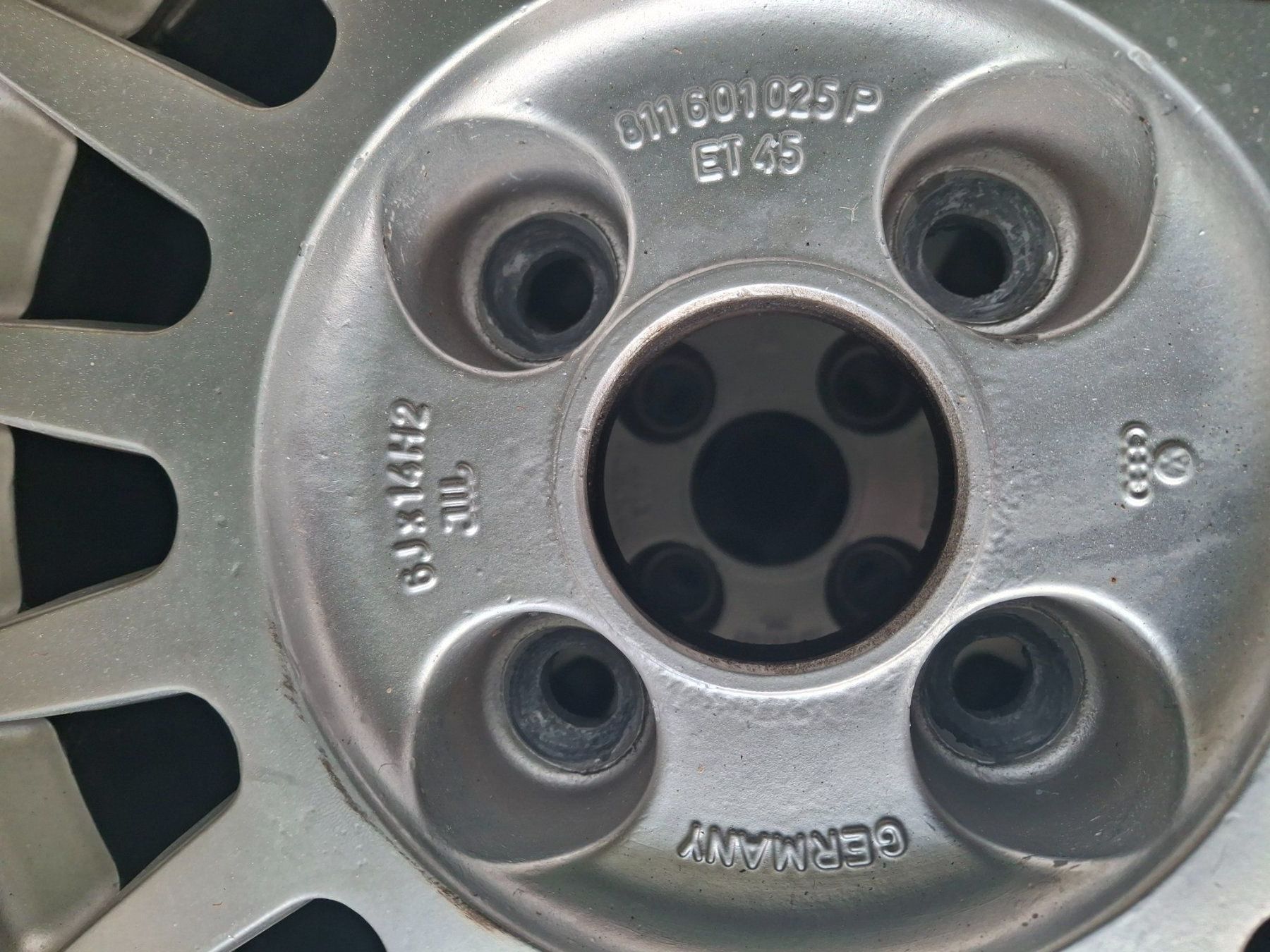 Audi Pneumatici & Ruote complete: Audi 80 Golf 2 etc. Ronal – Usato da Oeschgen venduto da Kuppi 1