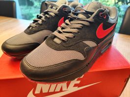 Nike Air Max 1 Sneaker schwarz rot Grösse 44.5 fast neu 