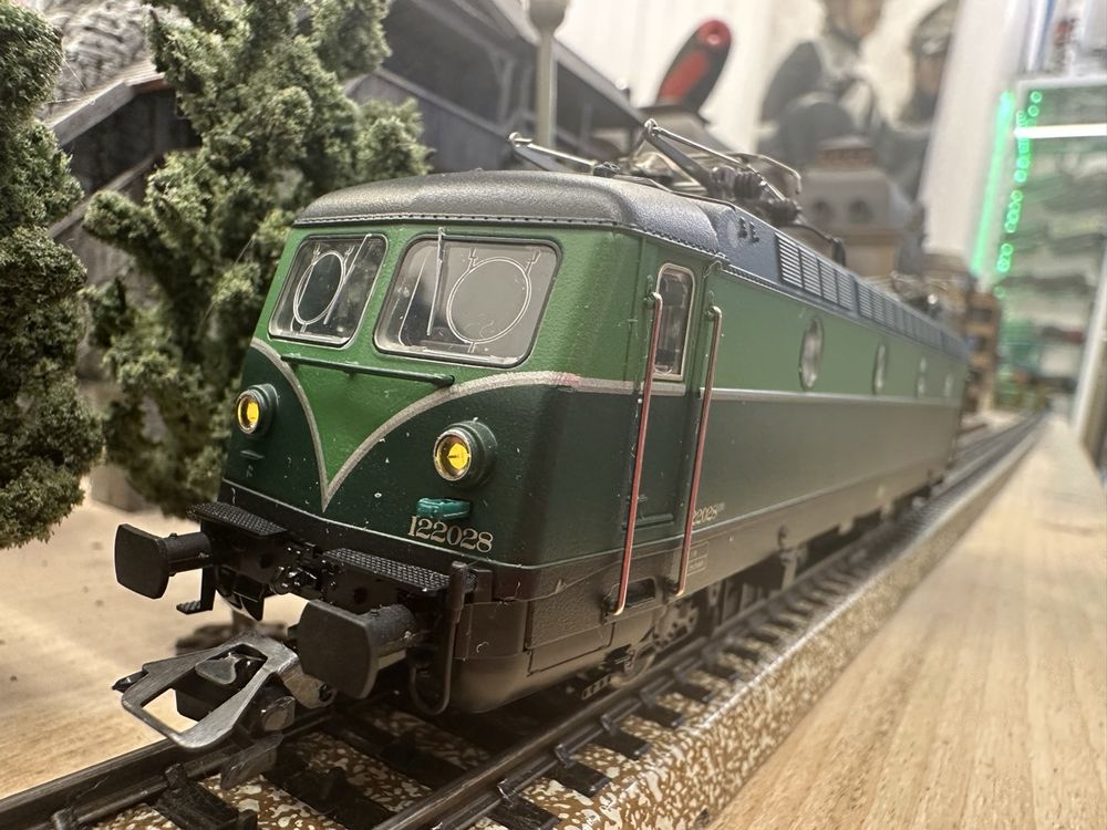 Märklin 37233, SNCB Series 23 Double Traction Electric Locomotives Digital Green