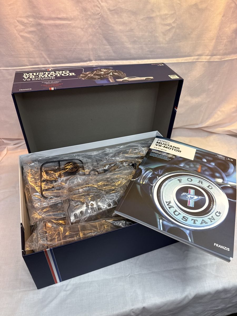 Kit di costruzioni: Ford Mustang, V8 Motor Bausatz – Nuovo e nell'imballaggio originale da suberg venduto da Phoo26 3