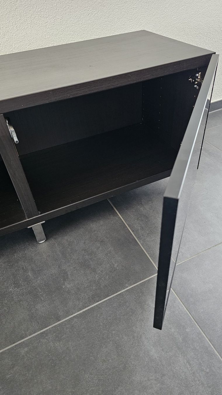 Ikea Mobili TV: TV-Möbel Schwarz mit zwei Türen – Usato da Spiez venduto da marinatamaraa 2