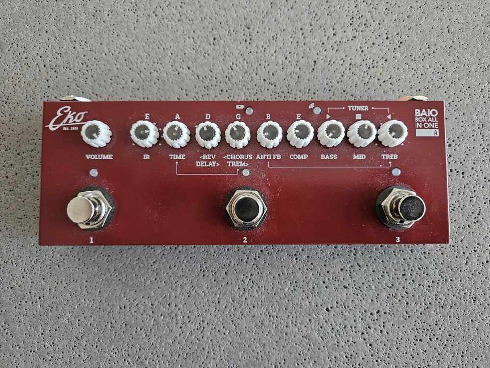 EKO Gitars – multi-effect pedaal met geïntegreerde IR voor akoestieke, klassieke en basgitaar, 8 IR, geluidsregeling, compressor, 2 eff.modulatie, 2 eff. Eff. Vertraging, live/preset