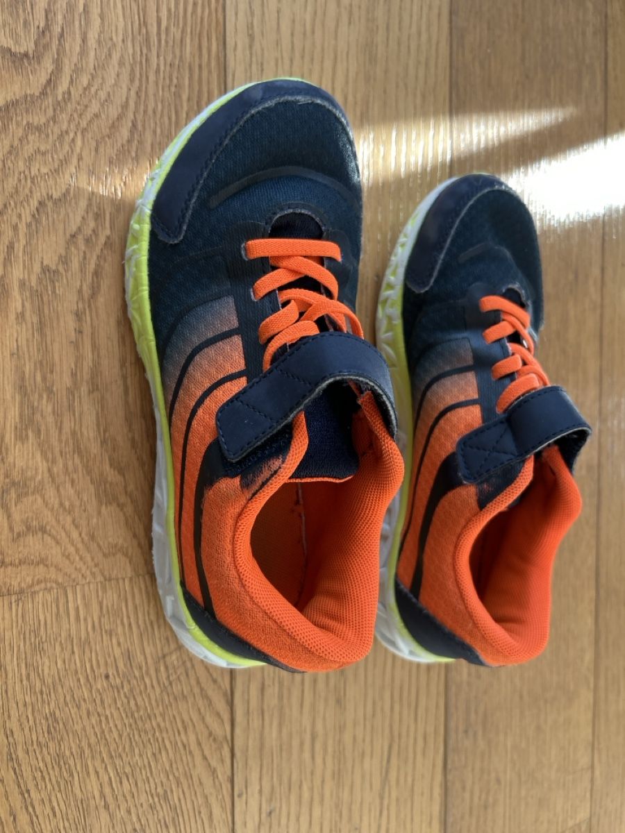 Herrenschuhe: Hallenturnschuhe – Gebraucht aus Fraubrunnen von Random777 1