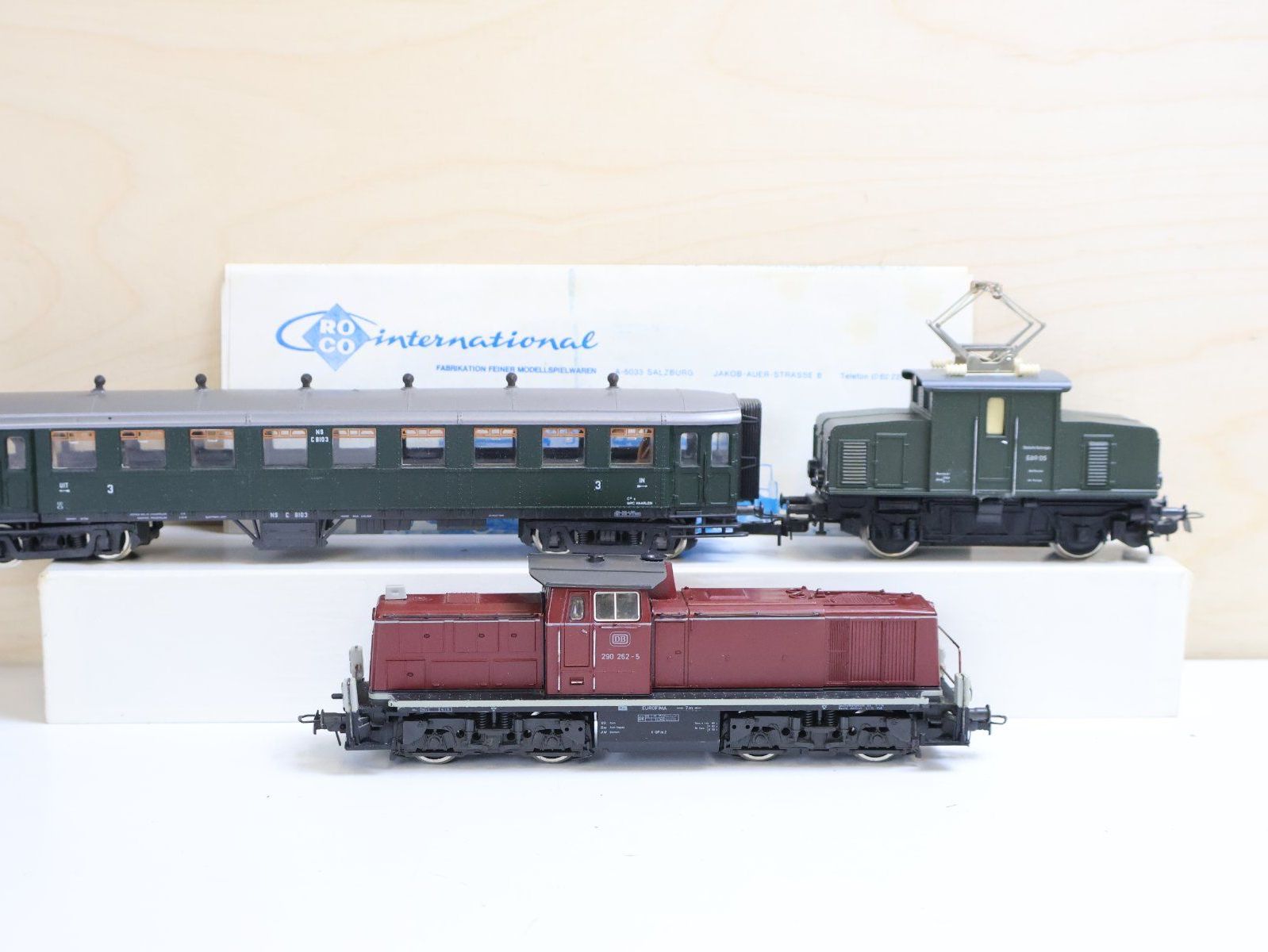 Roco Modelleisenbahnen: Roco Rangierloks + Wagen H0 Set - schöne Modelle – Gebraucht aus Winterthur von Monstera 3