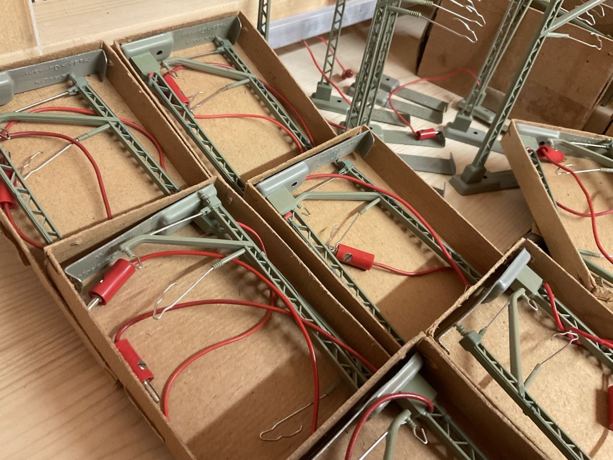 Märklin Modellini di ferrovie: Oberleitungsmasten – Usato da Wald ZH venduto da Sbbemilio 5