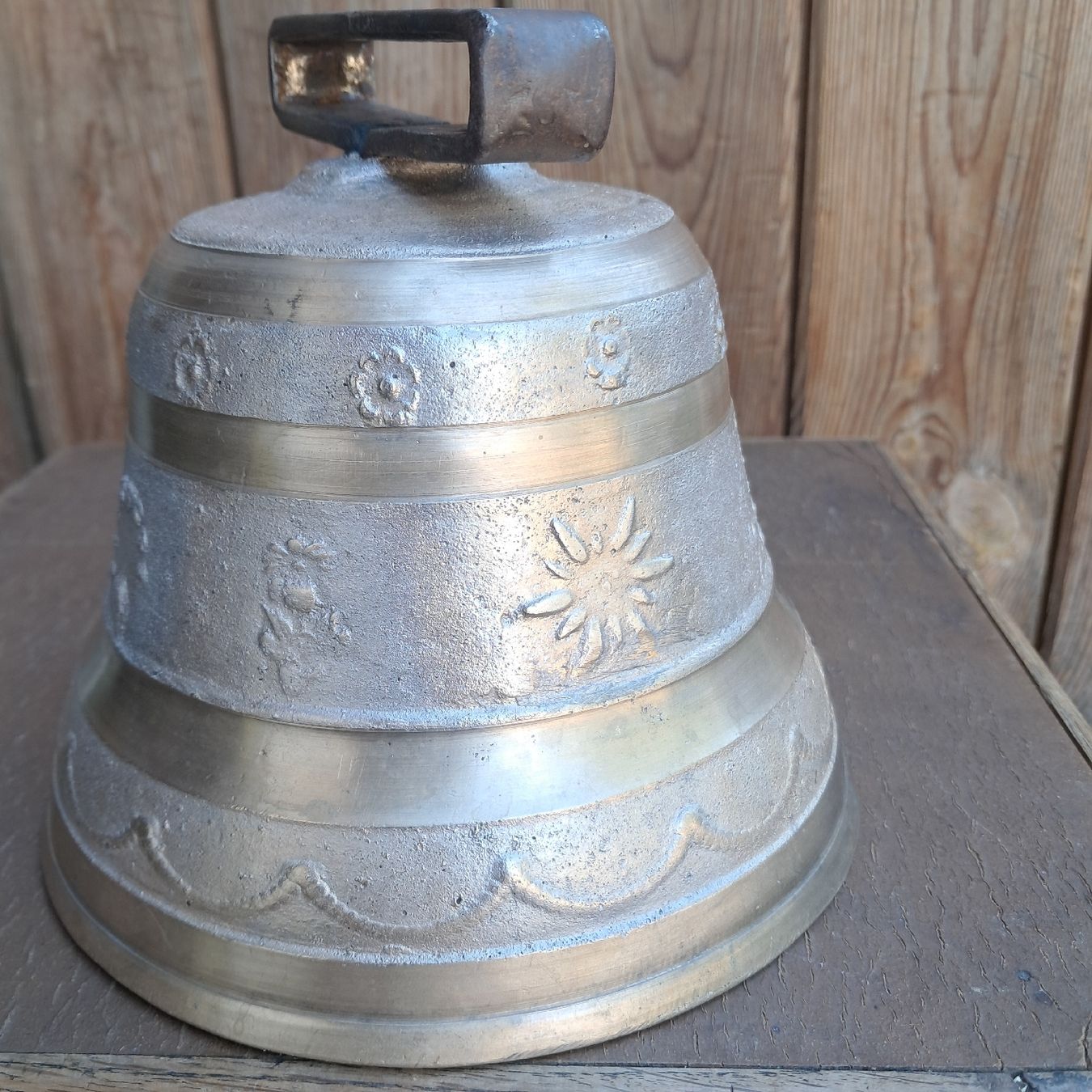 Glocken & Treicheln: Gute Alte Glocke  – Gebraucht aus Murten von SHETHOF 2
