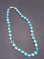 Collana in perle di vetro azzurro