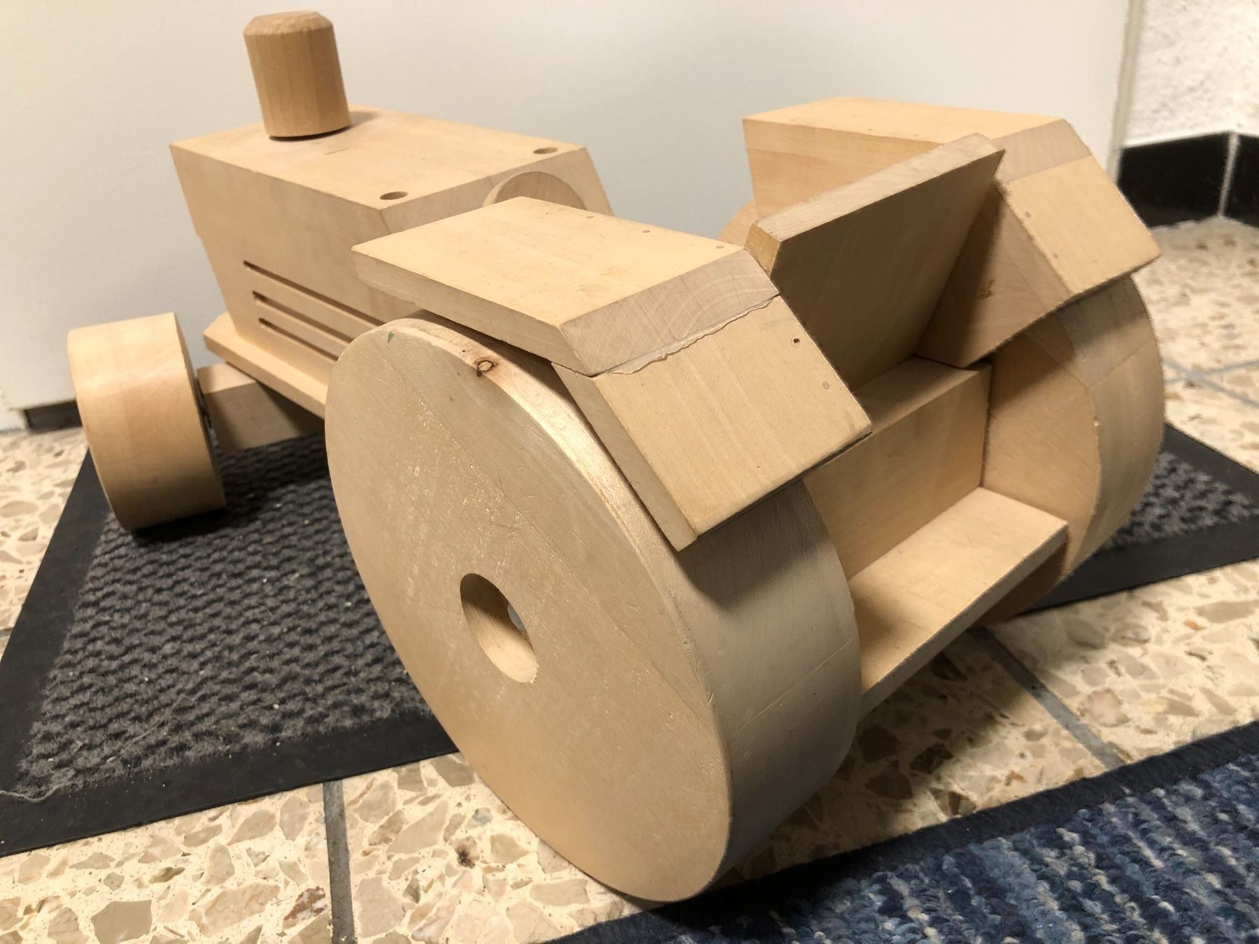 Modellbausätze & Standmodelle: Traktor holz modell deko Spielzeug – Gebraucht aus Reinach AG von rares75 2