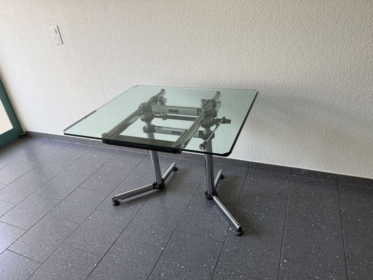 Scrivanie: USM kitos Moderner Glastisch mit Chromgestell. – Usato da Zürich venduto da chi_xhq5 1