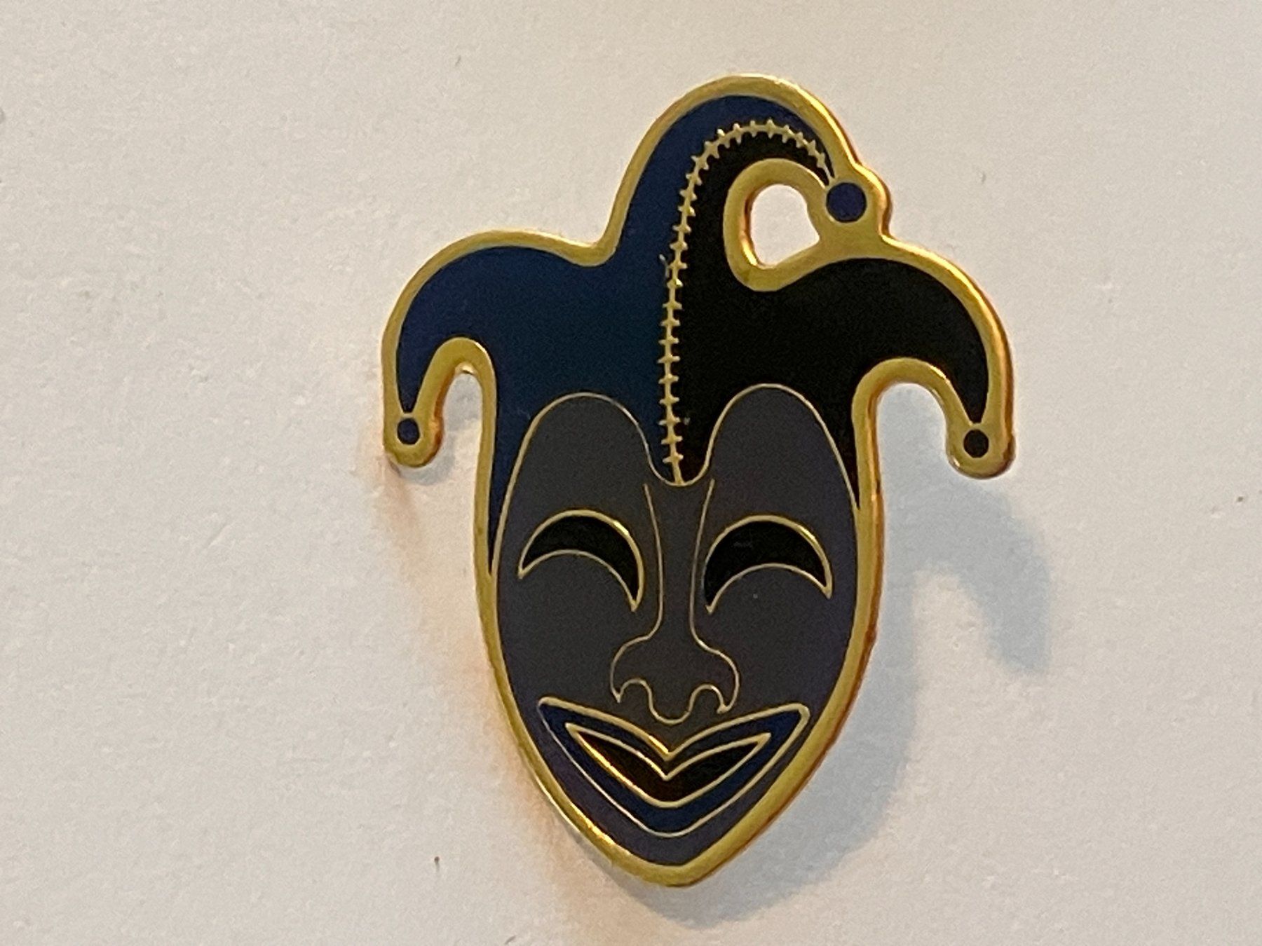 Placchette & Badge: 1 Pin Narr – Usato da Basel venduto da djwwpp