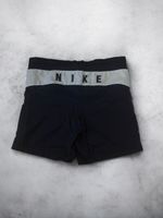 Nike Shorts mit Swoosh (L)