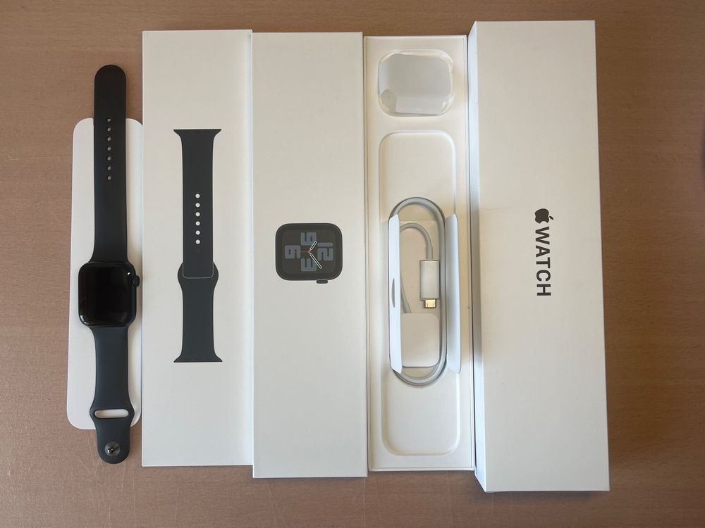 Apple Watch Se 2022 44mm Midnight Alu Gps + 2 Armbänder 