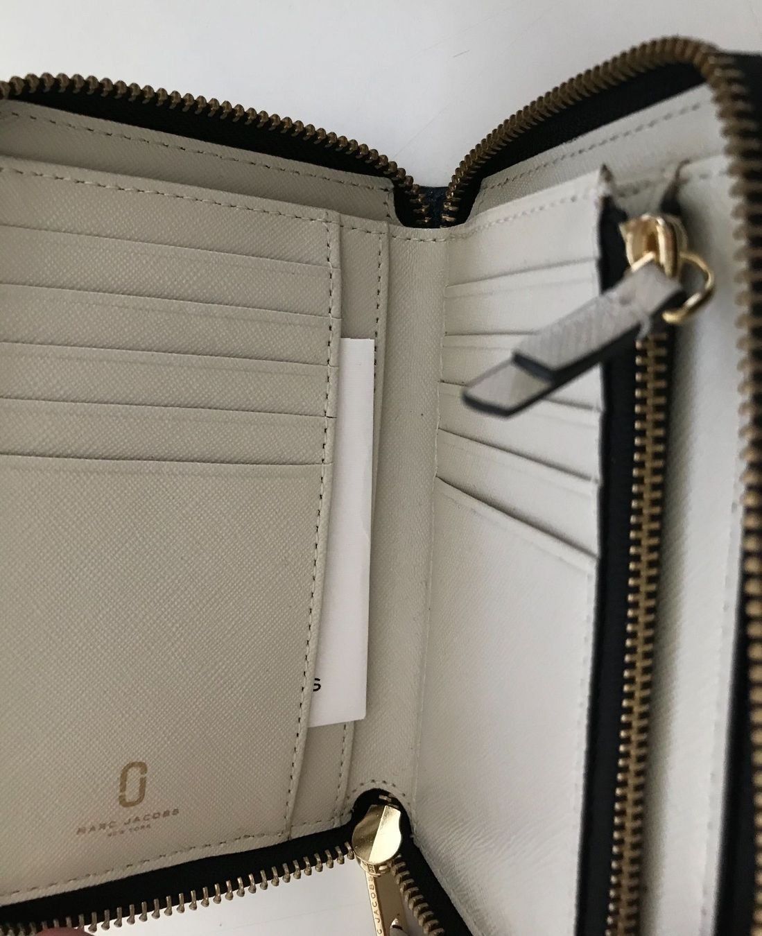 Marc Jacobs Portamonete: Marc Jacobs NEUE Zippy Wallet - Must have – Nuovo (secondo la descrizione) da Wettingen venduto da ABBA-Retro 4
