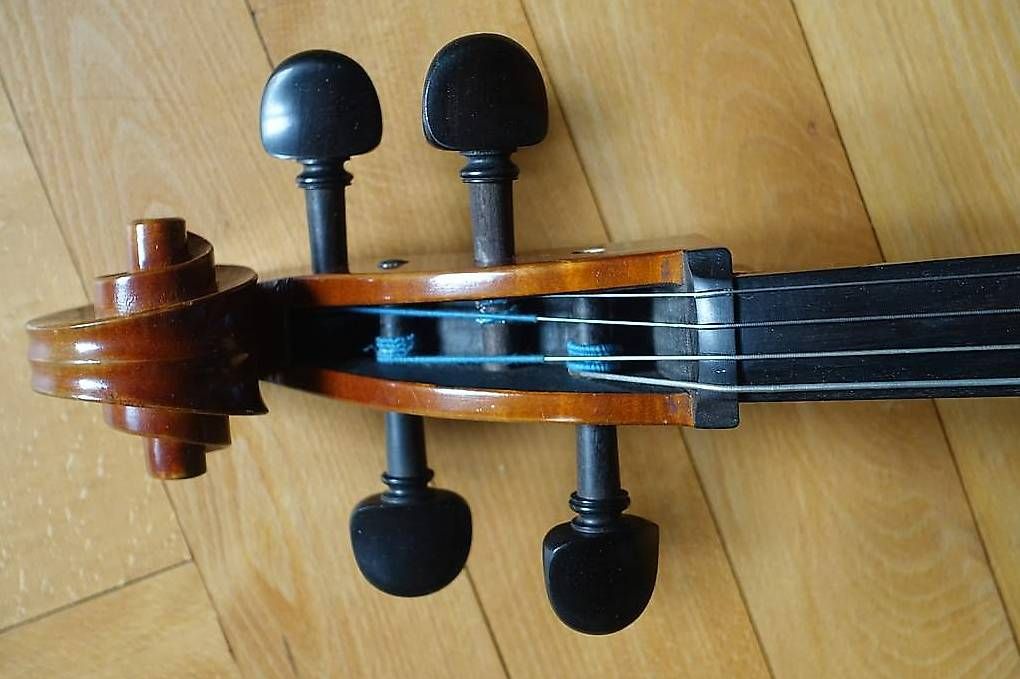 Musikinstrumente: 4/4 Cello massiv "Lothar Semmlinger" Nr. 860 – Gebraucht aus Bern von Els_g2n8 4