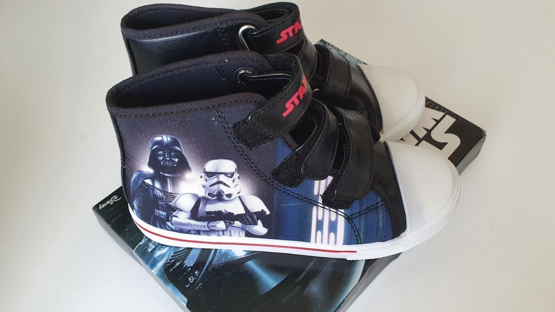 Chaussures garçon: Chaussures starwars pointure 32 – Neuf avec emballage d'origine à Prilly par RoDyRe