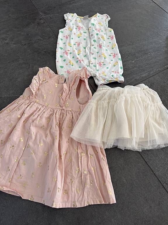 Lotti & Set di vestiti: Sommerkleider Grösse 74/80 – Usato da Wattenwil venduto da Poschi_71