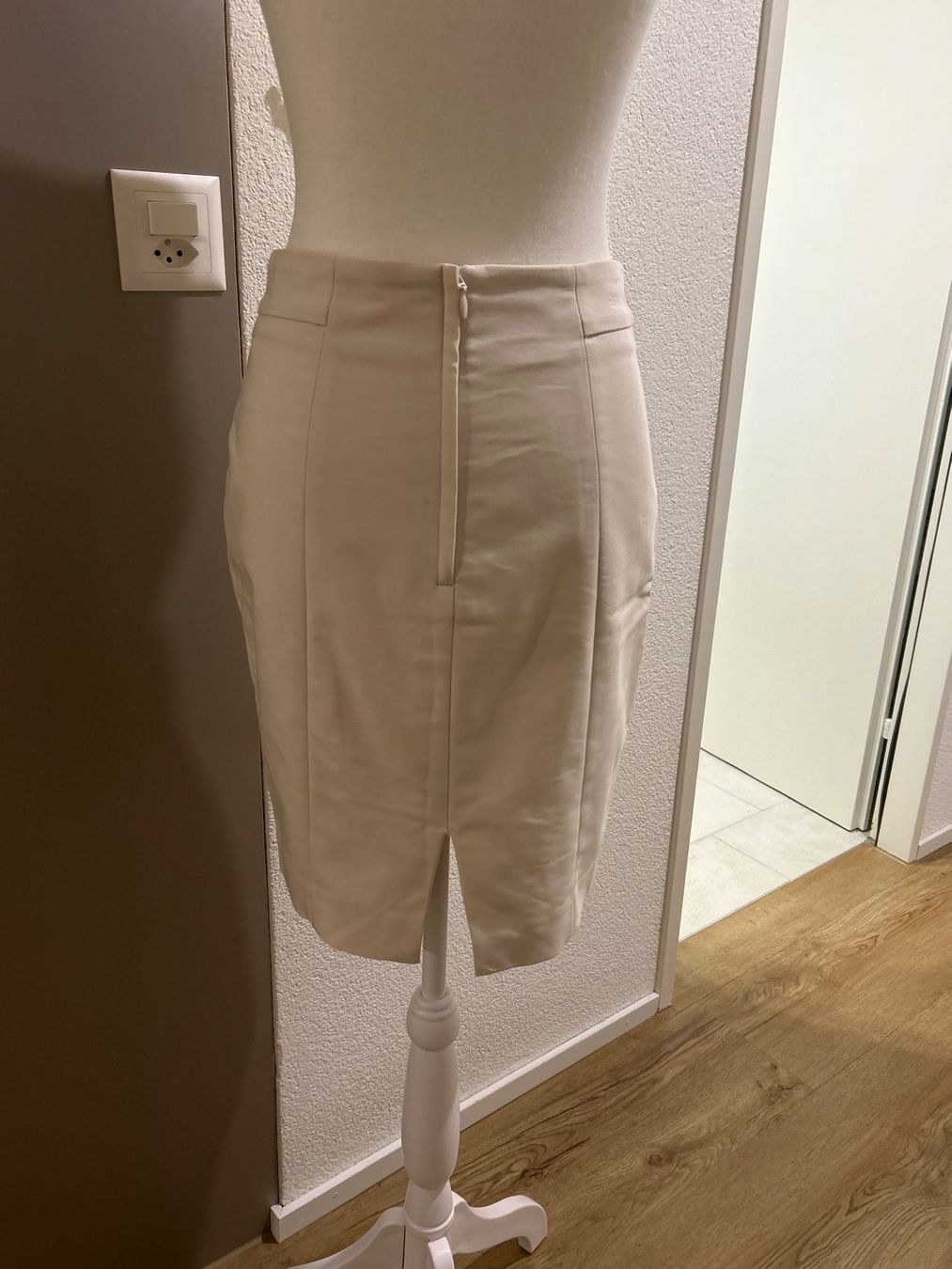 H&M Gonne: Jupe cremefarbig von H&M  Gr. 36 – Usato da Brunnen venduto da Nala2929 3
