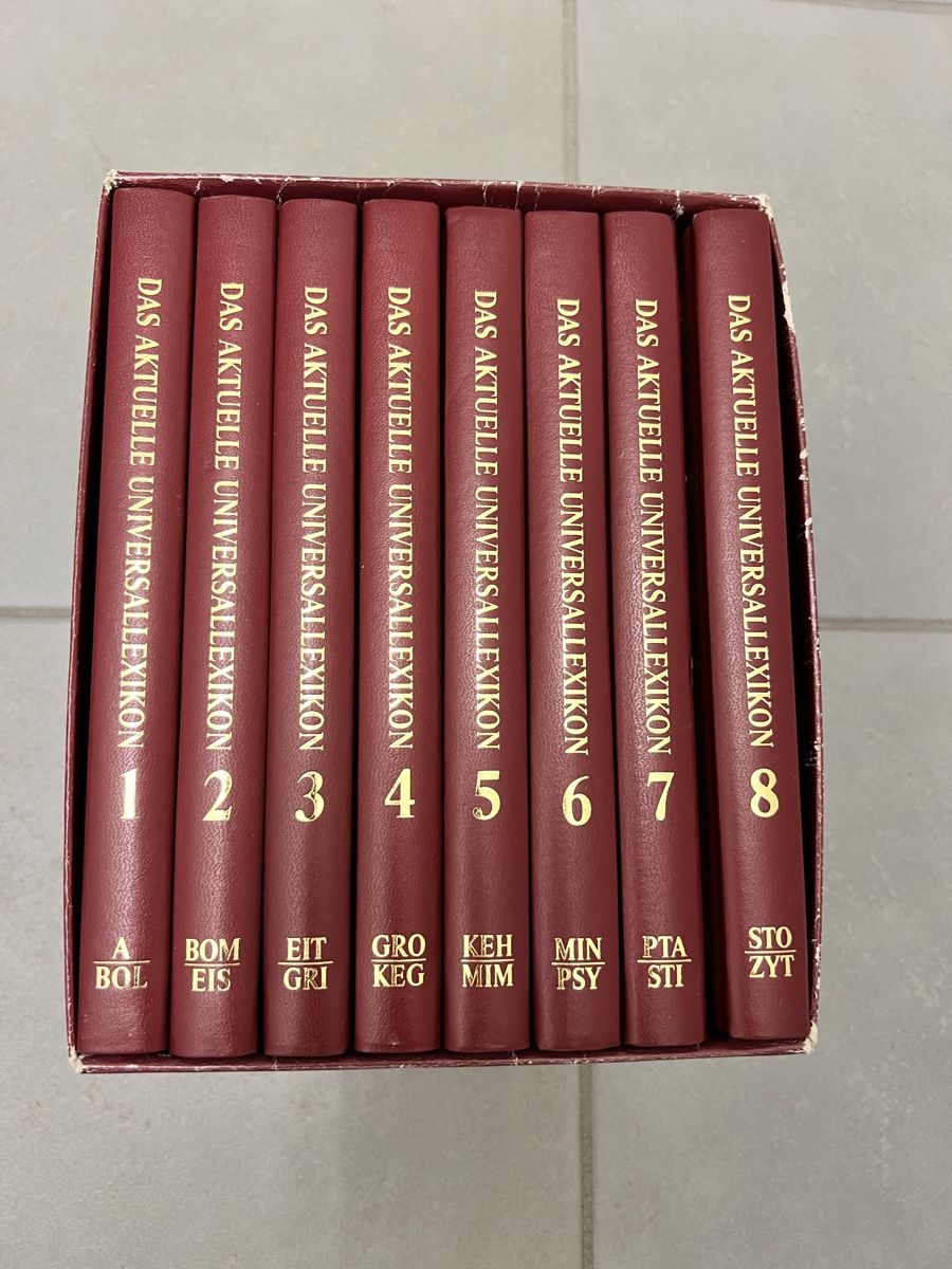 Libri: Universal Lexikon, 8 Volumes – Usato da Zürich venduto da verkaufer_CH 2