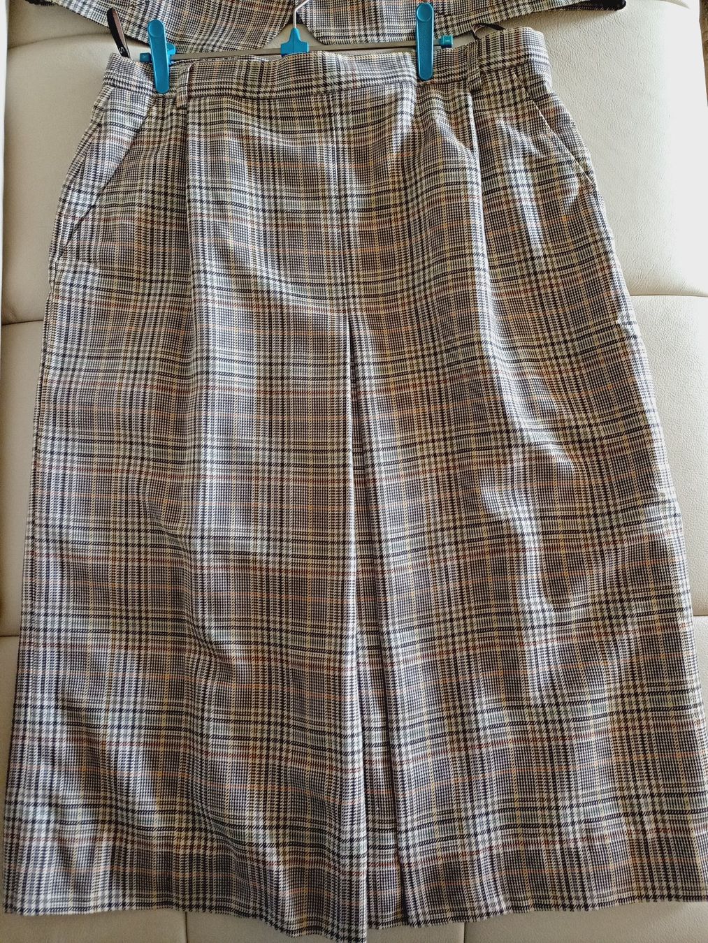 Completi & Tailleur: costume dame Daks – Usato da La Chaux-de-Fonds venduto da taniao 2