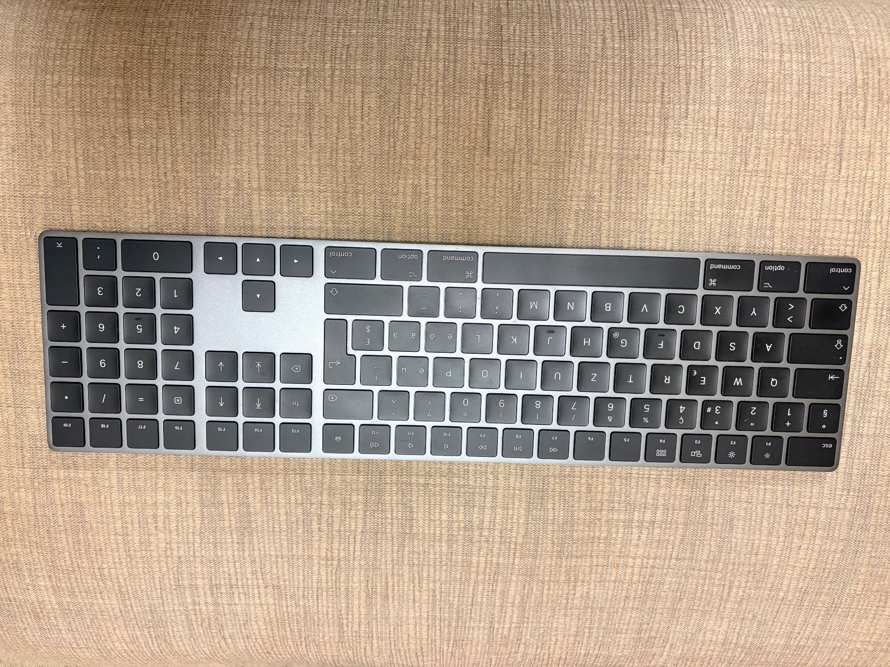 Apple Tastiere: Apple Magic Keyboard – Usato da Basel venduto da mrjl