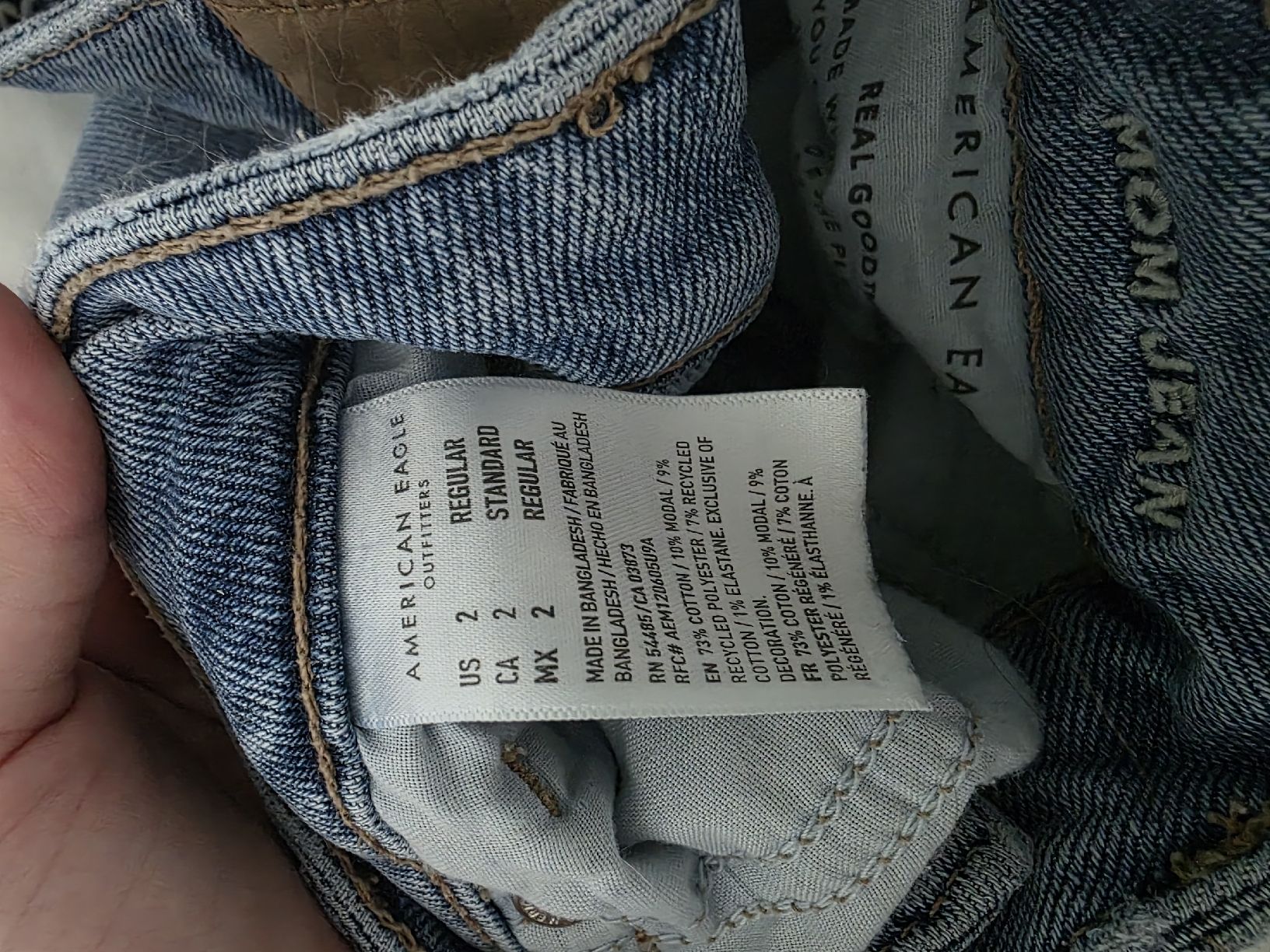 American Eagle Jeans: American Eagle Mom Jeans Light Blue Size US 2 Regular – Usato da Hombrechtikon venduto da moonwaterqueen 1