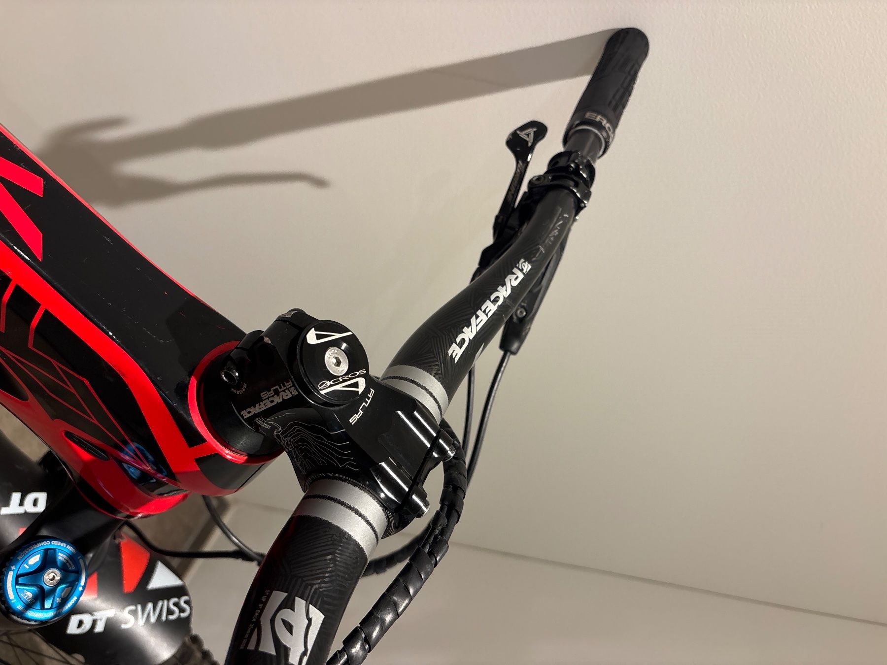 YT Velos: YT Capra carbon Enduro E13/Fox 36/ Ergon – Gebraucht aus Rüschlikon von Dbloemhof 6