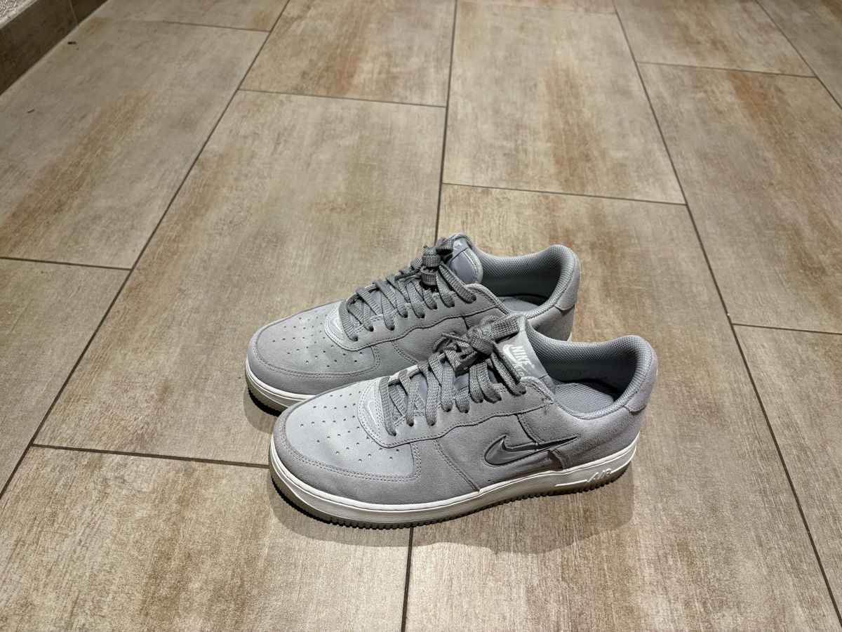 Nike Scarpe da uomo: Nike air force 1 grise 44 – Nuovo (secondo la descrizione) da Moudon venduto da jahnike