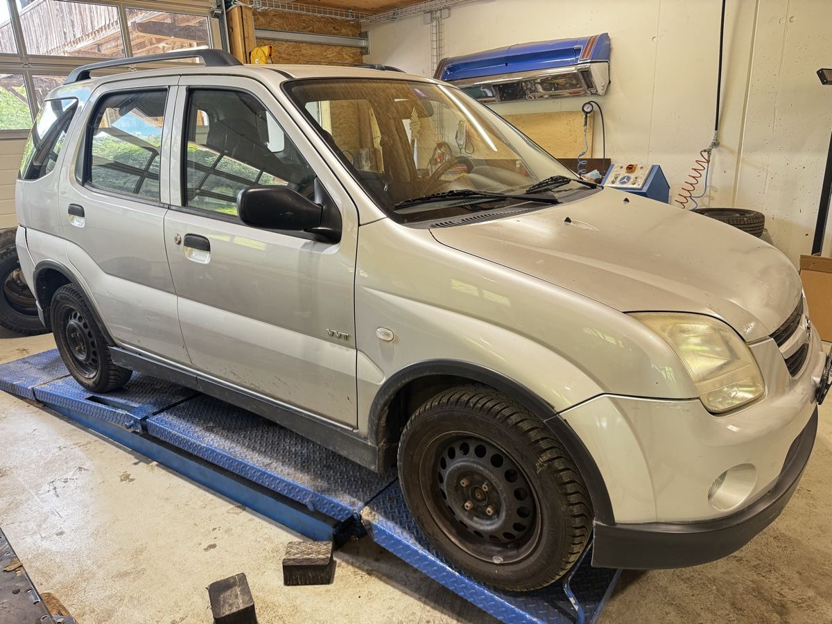 Suzuki Automobili: Suzuki Ignis 4x4 - Servicegepflegt – Usato da Uettligen venduto da Grga1