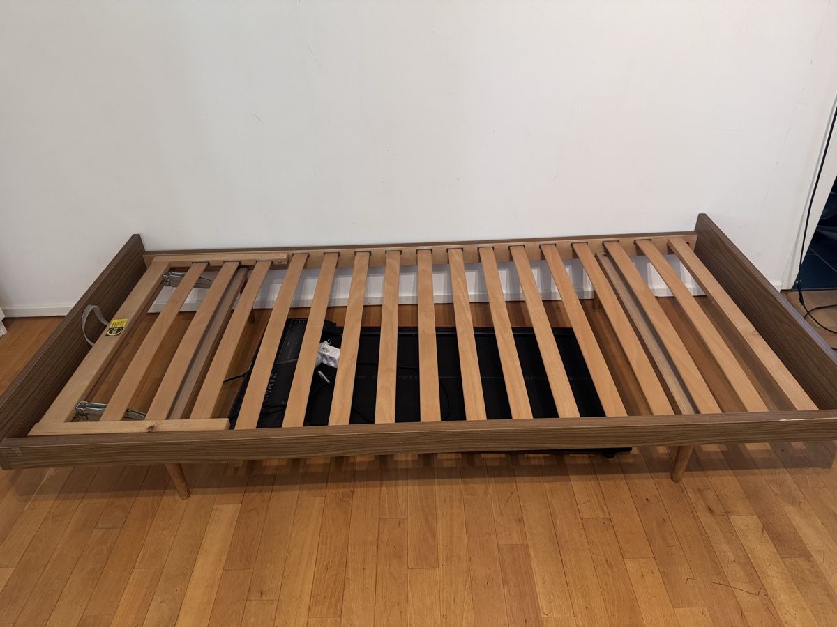 Lits: Bett 90cm x 200 – D'occasion à Rudolfstetten par krach