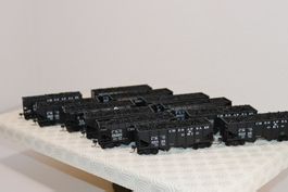 12 US Güterwagen ( 555 )