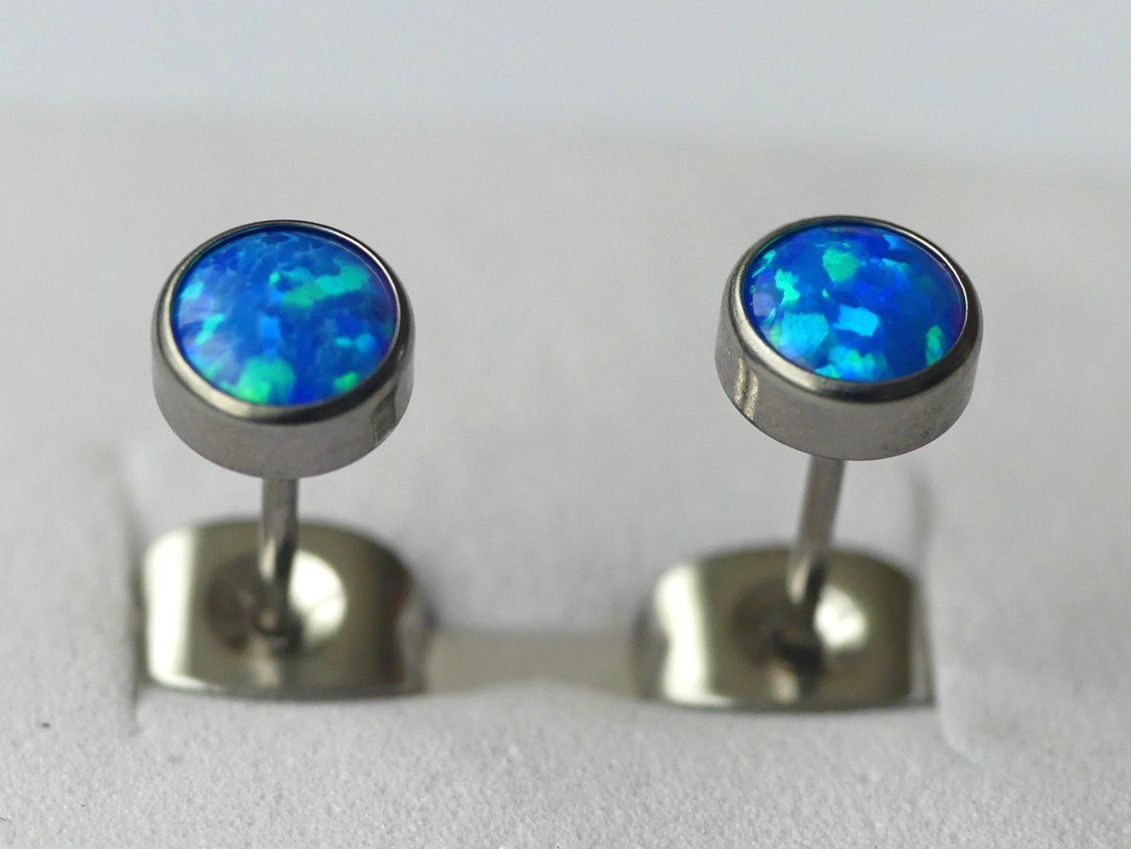 Orecchini pendenti & Orecchini a lobo: Ohrstecker aus Titanium mit Opal – Nuovo e nell'imballaggio originale da Matten b. Interlaken venduto da kero71 3