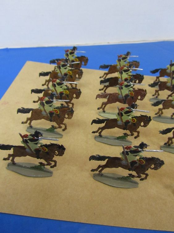 Plats d'étain - Zinnfiguren - Flat tin : 22 cuirassiers à