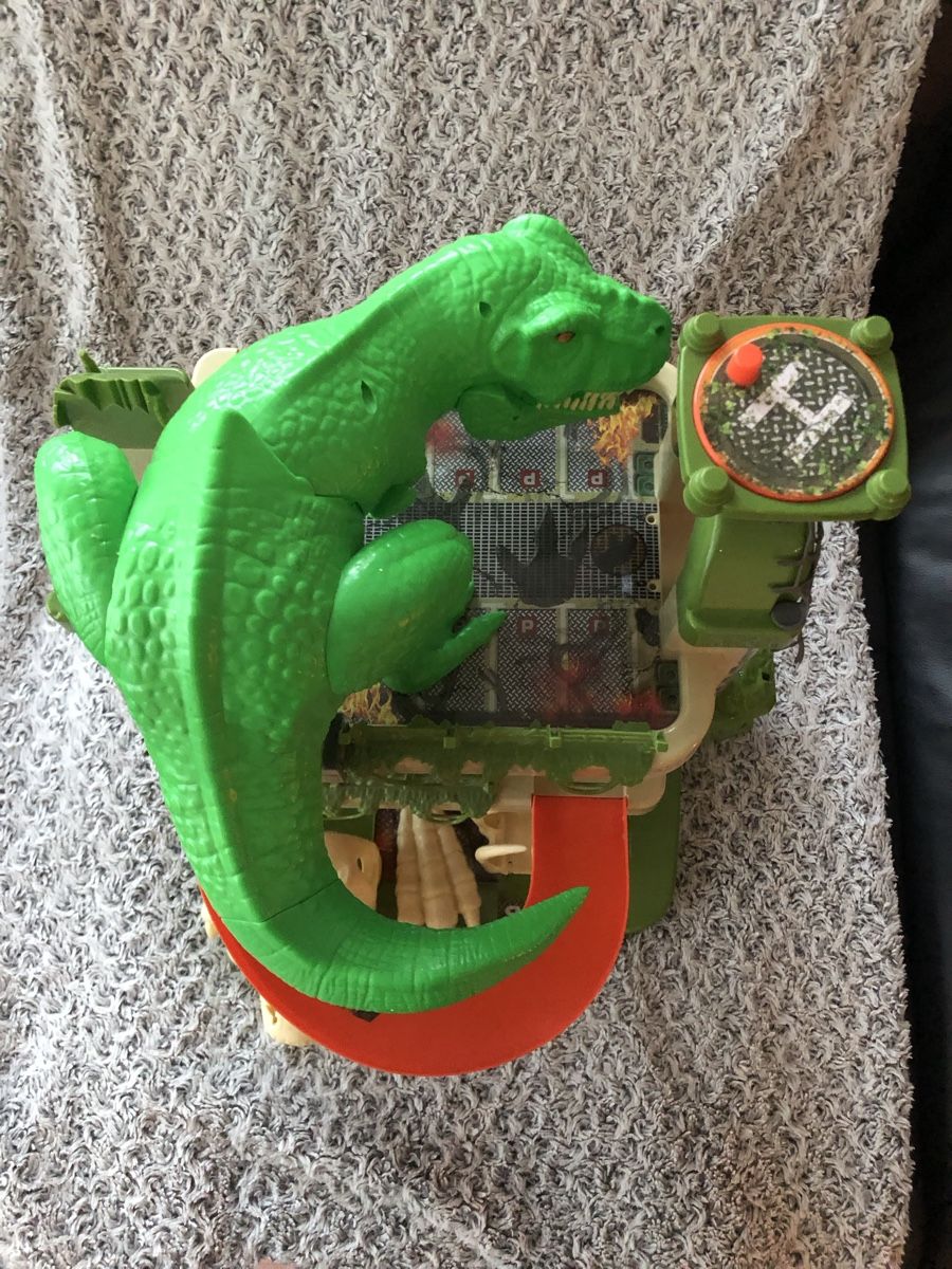 Giocattoli: Dino Garage – Usato da Steinen venduto da LaBelle16