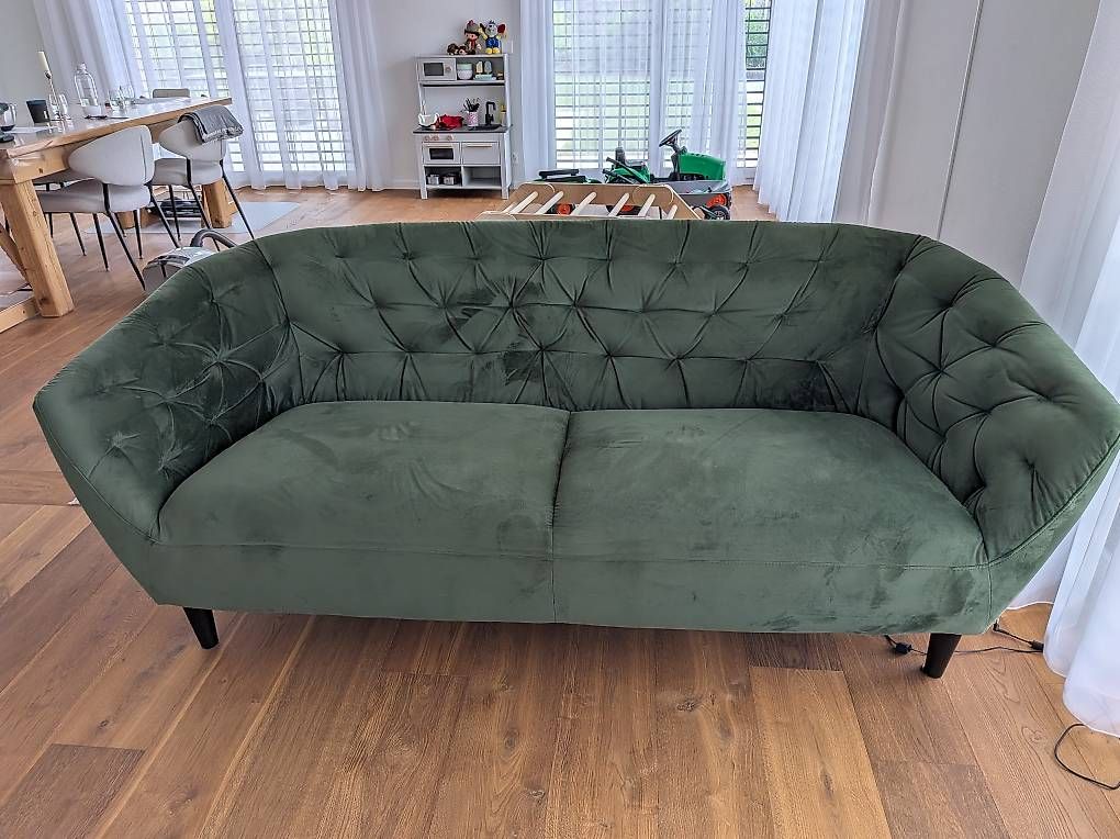 Divani: Sofa in grünem Samtstoff – Usato da Domat/Ems venduto da Carmensita24 1