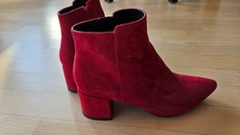 Elegante Wildlederstiefeletten rot