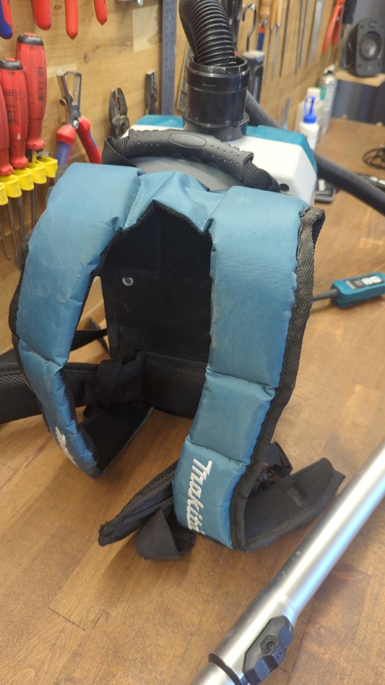 Makita Aspirateurs & Accessoires: Makita Rucksackstaubsauger – D'occasion à Herzogenbuchsee par rou_yyh2 5