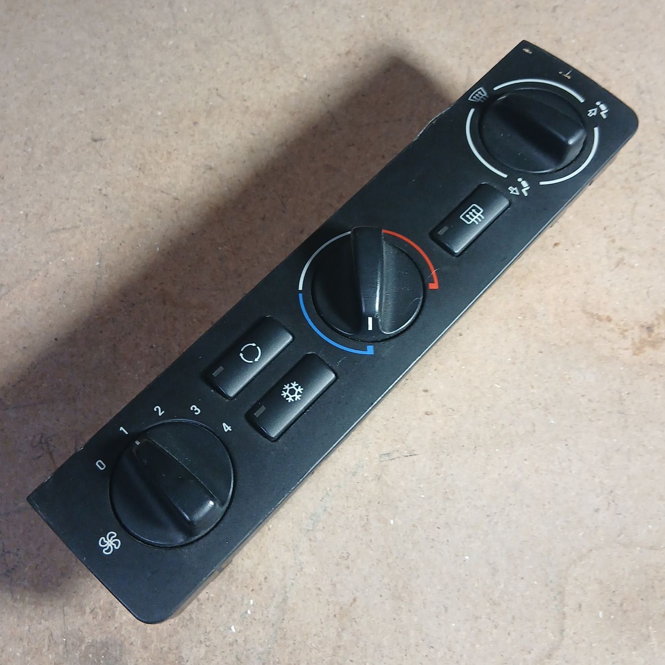 BMW Toutes les pièces auto: Commande de ventilation BMW E46 318 Compact – D'occasion à la heutte par Auto-stock