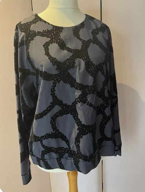 Cos Camicette: COS Woll-Tunika/Bluse mit Samtdruck – Usato da Uerikon venduto da pink_flamingo 2