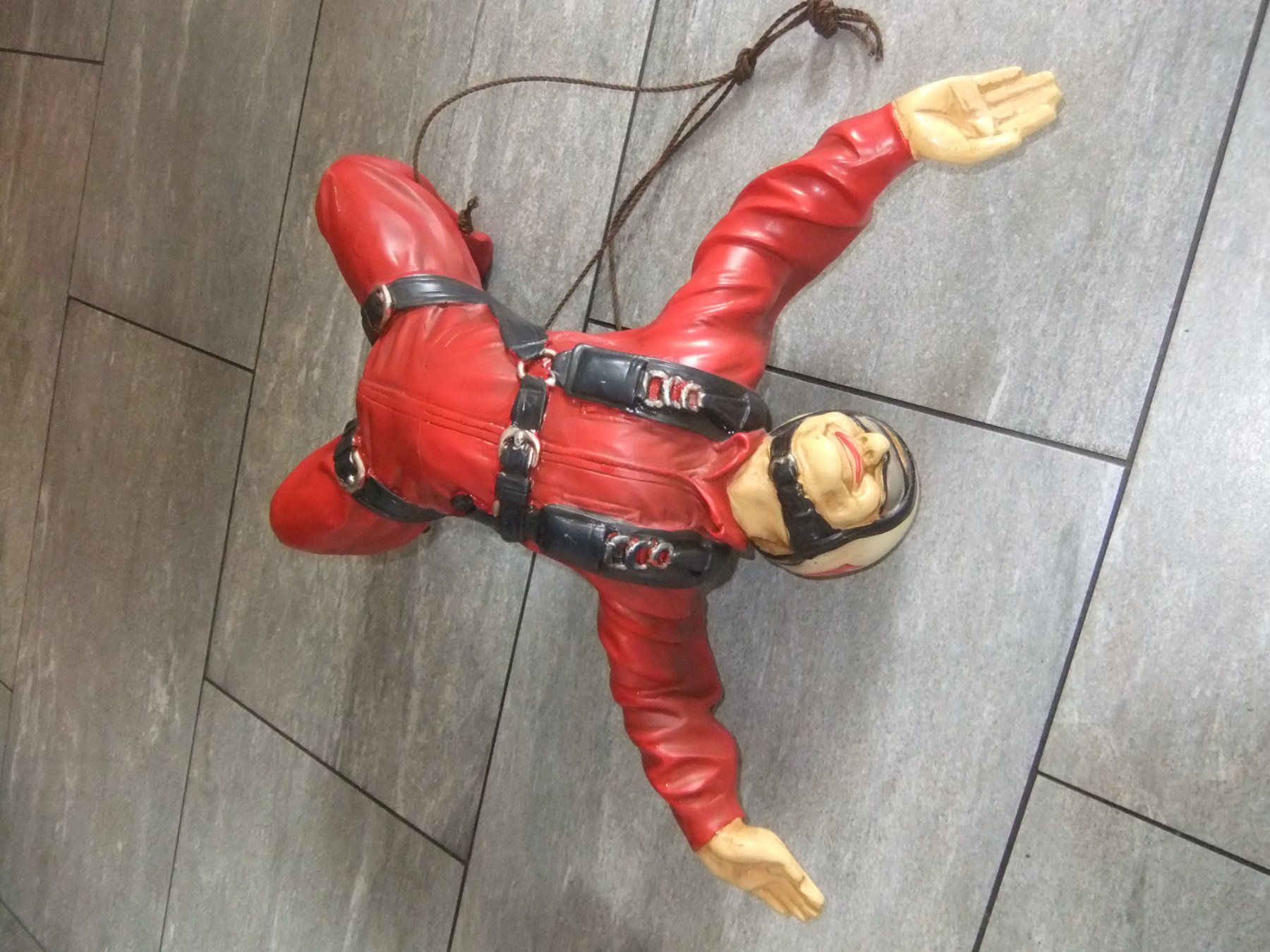 Sculture & Statue: Skulptur Figur Fallschirmspringer  von Jun Asilo, Handbemalt – Usato da St. Niklaus VS venduto da wunschlos54 3