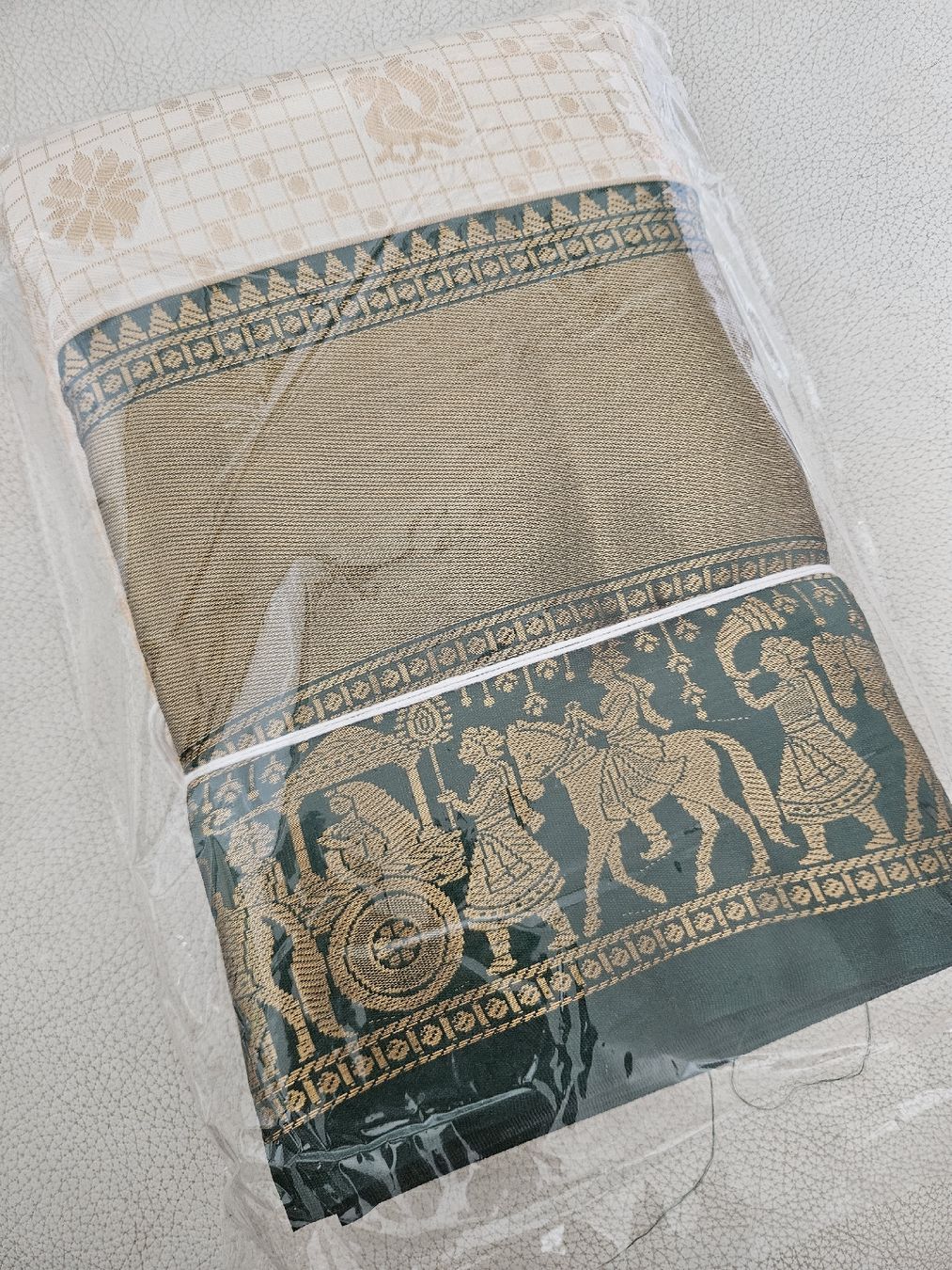 Kleider: Semi kanchi pattu saree – Neu und originalverpackt aus Les Acacias von minnie6 2
