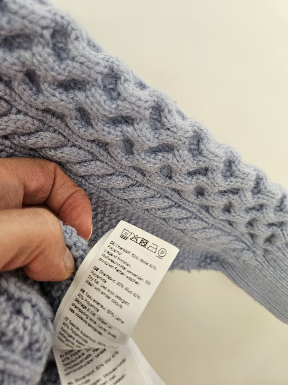 Pullover & Sweatshirts: Damen Wollpullover hellblau Grösse 38 – Gebraucht aus Jussy von hwe_zky5 2