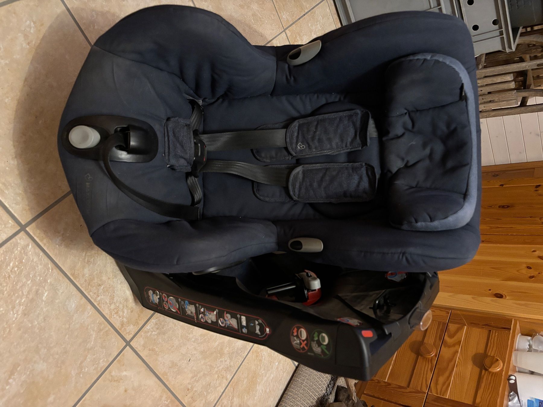 Maxi-Cosi Auto-Kindersitze: Maxi Cosi Axiss dunkelblau – Gebraucht aus Hombrechtikon von ufpasse 3