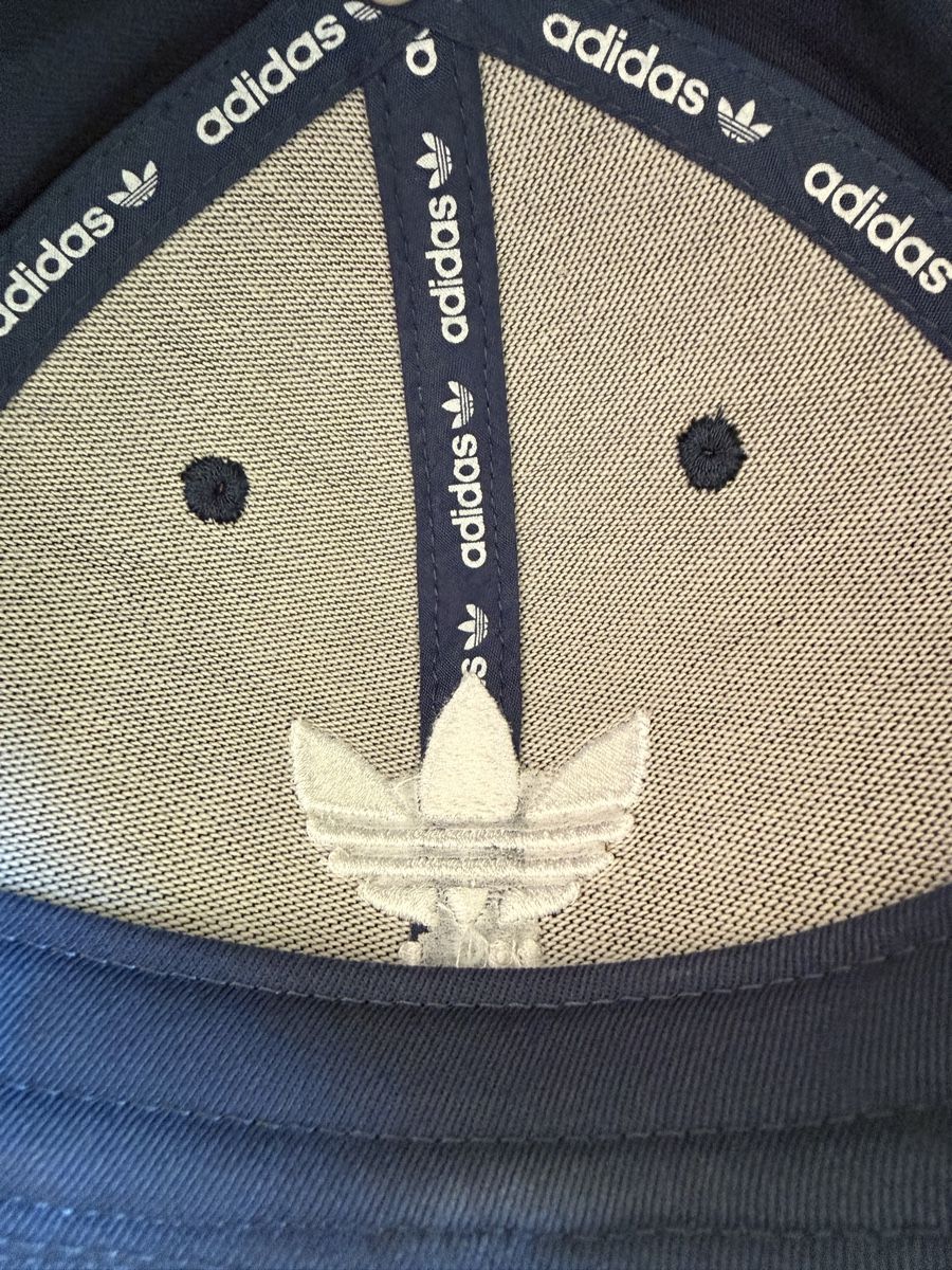 Adidas Copricapi, berretti & cappellini: Coole Adidas Cap in Dunkelblau – Usato da Mollis venduto da Hepburn 1