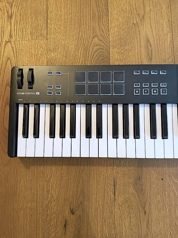 Strumenti musicali: Arturia KeyLab Essential 61 Mk3 Black – Usato da Aarau venduto da chr_v7x7 1