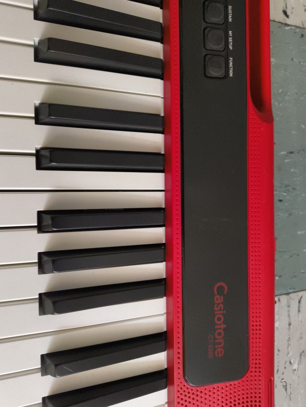 Casio Strumenti musicali: Casiotone CT-S200RD Keyboard Rot Defekt – Difettoso da stettlen venduto da VintageBern_ch 2